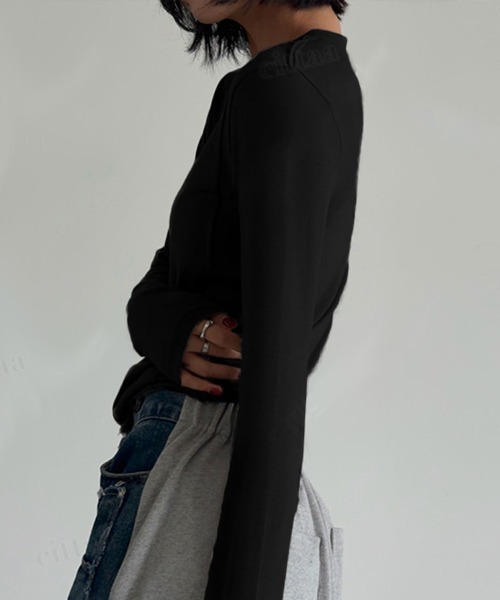 Dalfwin(ダールフィン)の「韓国ファッション サムホール付きフロントラインシンプルトップス(Tシャツ/カットソー・レディース・アイボリー/ブラック/カーキ/チャコールグレー・FREE)」の9枚目の写真