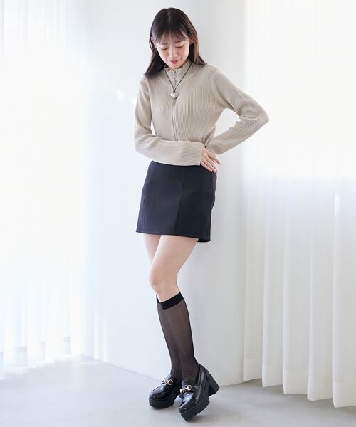 MAJESTIC LEGON(マジェスティックレゴン)の「ハイウエストプレーンミニスカート(スカート・レディース・ブラック/チャコールグレー/ベージュ・MEDIUM)」の14枚目の写真