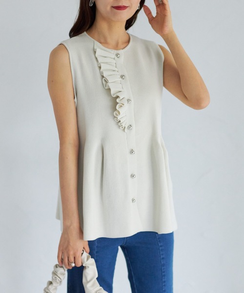 tocco closet（トッコ　クローゼット）の「【ZOZO限定】フロントフリルパールトップス（Tシャツ/カットソー・レディース・ブラック/オフホワイト・M）」の11枚目の写真