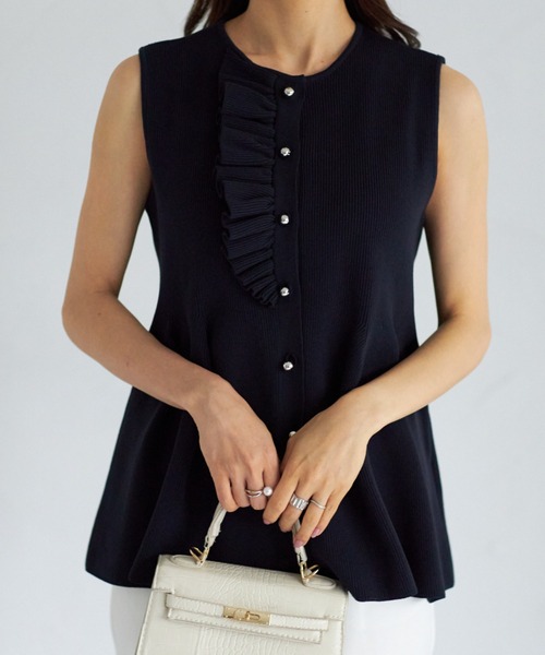 tocco closet（トッコ　クローゼット）の「【ZOZO限定】フロントフリルパールトップス（Tシャツ/カットソー・レディース・ブラック/オフホワイト・M）」の17枚目の写真