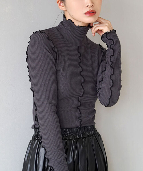 MIMIMEMETE(ミミメメット)の「バイカラーメロウ リブタートルカットソー(Tシャツ/カットソー・レディース・アイボリー/ブルー/チャコール/グリーン・L/M)」の2枚目の写真