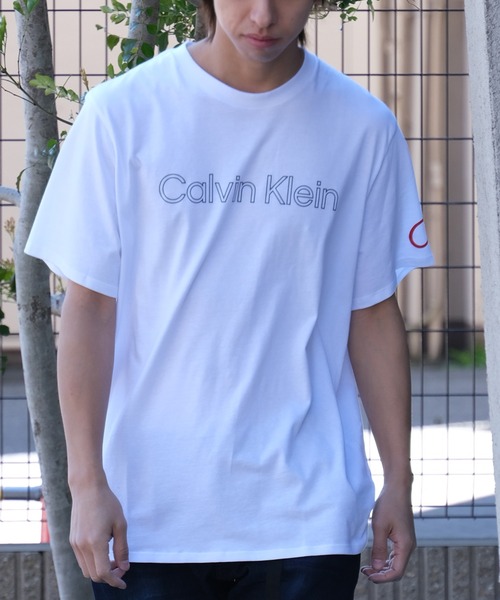 Calvin Klein(カルバン・クライン)の「【Calvin Klein/カルバンクライン】Logo T-Shirt/CKロゴ 半袖クルーネックTシャツ レギュラーフィット(Tシャツ/カットソー・メンズ・ブラック/ホワイト・S/M/L/XL)」の7枚目の写真