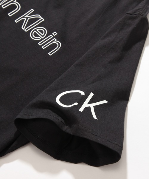 Calvin Klein(カルバン・クライン)の「【Calvin Klein/カルバンクライン】Logo T-Shirt/CKロゴ 半袖クルーネックTシャツ レギュラーフィット(Tシャツ/カットソー・メンズ・ブラック/ホワイト・S/M/L/XL)」の5枚目の写真