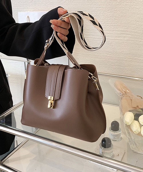 NANEA(ナネア)の「ショルダーバケットバッグ(ショルダーバッグ・レディース・ダークブラウン/ブラック/ブラウン・フリー)」の5枚目の写真