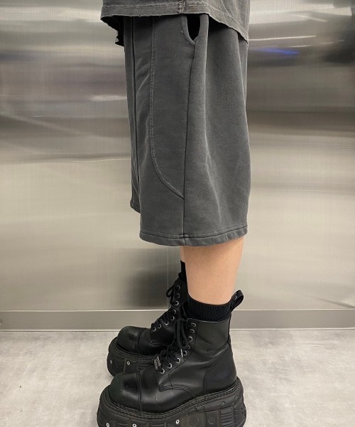 XU（エックスユー）の「ストリートファッション XU エックスユー pigment line shorts オーバーサイズ ハーフパンツ ハーフスウェットパンツ ピグメント ワイドパンツ 韓国ファッション 韓国ストリート（スウェットパンツ・メンズ・チャコール/グレー・ONE SIZE）」の6枚目の写真