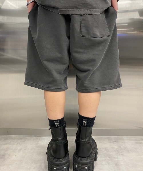 XU（エックスユー）の「ストリートファッション XU エックスユー pigment line shorts オーバーサイズ ハーフパンツ ハーフスウェットパンツ ピグメント ワイドパンツ 韓国ファッション 韓国ストリート（スウェットパンツ・メンズ・チャコール/グレー・ONE SIZE）」の7枚目の写真