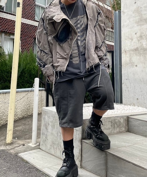 XU（エックスユー）の「ストリートファッション XU エックスユー pigment line shorts オーバーサイズ ハーフパンツ ハーフスウェットパンツ ピグメント ワイドパンツ 韓国ファッション 韓国ストリート（スウェットパンツ・メンズ・チャコール/グレー・ONE SIZE）」の8枚目の写真