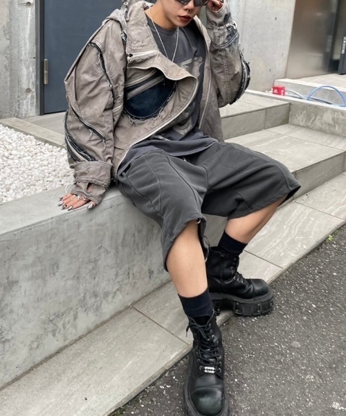 XU（エックスユー）の「ストリートファッション XU エックスユー pigment line shorts オーバーサイズ ハーフパンツ ハーフスウェットパンツ ピグメント ワイドパンツ 韓国ファッション 韓国ストリート（スウェットパンツ・メンズ・チャコール/グレー・ONE SIZE）」の3枚目の写真