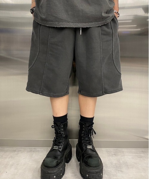 XU（エックスユー）の「ストリートファッション XU エックスユー pigment line shorts オーバーサイズ ハーフパンツ ハーフスウェットパンツ ピグメント ワイドパンツ 韓国ファッション 韓国ストリート（スウェットパンツ・メンズ・チャコール/グレー・ONE SIZE）」の5枚目の写真