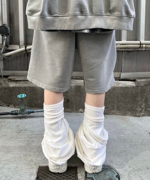 XU（エックスユー）の「ストリートファッション XU エックスユー pigment line shorts オーバーサイズ ハーフパンツ ハーフスウェットパンツ ピグメント ワイドパンツ 韓国ファッション 韓国ストリート（スウェットパンツ・メンズ・チャコール/グレー・ONE SIZE）」の14枚目の写真