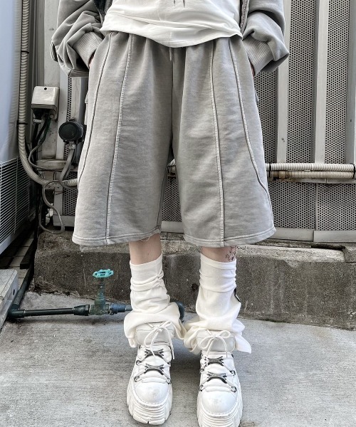 XU（エックスユー）の「ストリートファッション XU エックスユー pigment line shorts オーバーサイズ ハーフパンツ ハーフスウェットパンツ ピグメント ワイドパンツ 韓国ファッション 韓国ストリート（スウェットパンツ・メンズ・チャコール/グレー・ONE SIZE）」の12枚目の写真