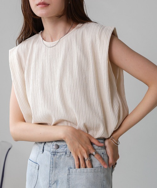 Bab(バブ)の「シャイニー楊柳ノースリーブカットソー(Tシャツ/カットソー・レディース・アイボリー/ブラック/チャコールグレー・FREE)」の2枚目の写真