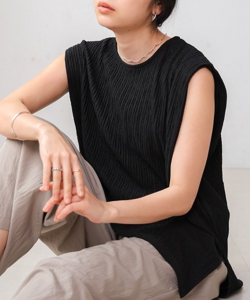 Bab(バブ)の「シャイニー楊柳ノースリーブカットソー(Tシャツ/カットソー・レディース・アイボリー/ブラック/チャコールグレー・FREE)」の3枚目の写真