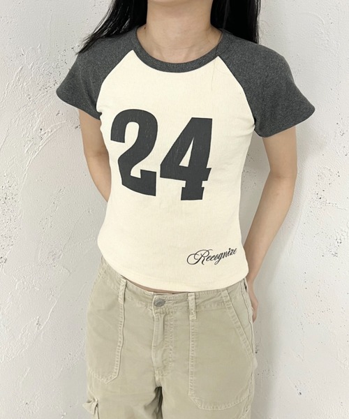 FCMM（エフシーエムエム）の「NUMBERING RAGLAN TEE/ナンバリングラグランT（Tシャツ/カットソー・レディース・アイボリー/グレー/ホワイト・SMALL/MEDIUM）」の2枚目の写真