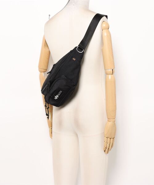 Alpha Industries(アルファインダストリーズ)の「ALPHA INDUSTRIES アルファインダストリーズ / WAIST BAG / TZ1092(ボディバッグ/ウエストポーチ・レディース・ブラック/カーキ・ONESIZE)」の5枚目の写真