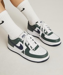 NIKE（ナイキ）の「ナイキ エア フォース 1 ジュニアシューズ / Nike Air Force 1 Big Kids' Shoes＜22.5-25cm 展開＞（スニーカー・キッズ）」