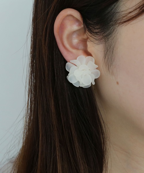 colleca la（コレカラ）の「シャーベットカラー フラワーイヤリング（イヤリング・レディース・アイボリー/イエロー・FREE）」の5枚目の写真