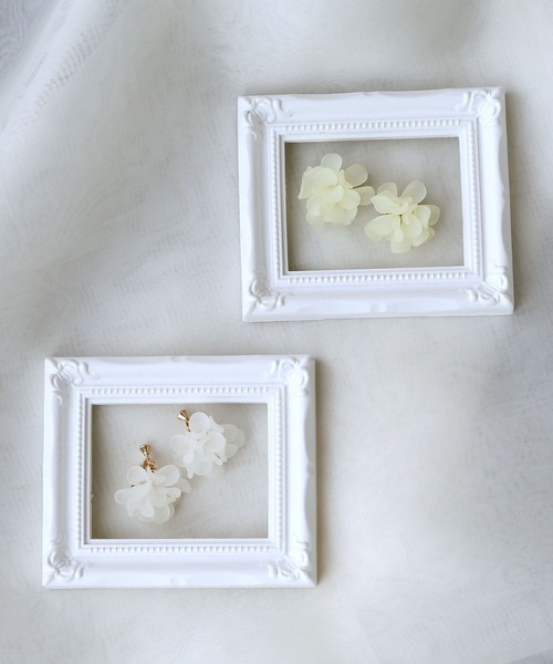 colleca la（コレカラ）の「シャーベットカラー フラワーイヤリング（イヤリング・レディース・アイボリー/イエロー・FREE）」の6枚目の写真