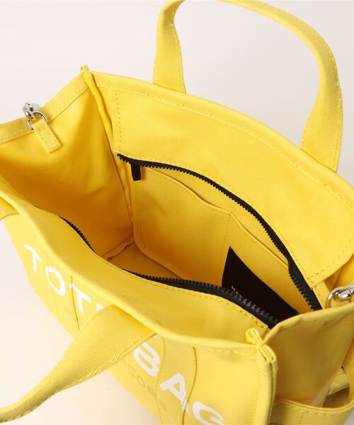MARC JACOBS(マークジェイコブス)の「【オンライン限定】THE CANVAS MEDIUM TOTE BAG/ザ キャンバス ミディアム トート バッグ(トートバッグ・レディース・ライトイエロー・ONE SIZE)」の12枚目の写真