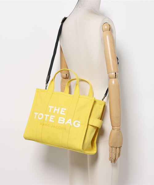 MARC JACOBS(マークジェイコブス)の「【オンライン限定】THE CANVAS MEDIUM TOTE BAG/ザ キャンバス ミディアム トート バッグ(トートバッグ・レディース・ライトイエロー・ONE SIZE)」の13枚目の写真