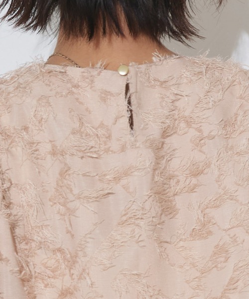 Pierrot（ピエロ）の「ジャカードギャザーフレアブラウス（シャツ/ブラウス・レディース・アイボリー/ピンクベージュ/ブラック・L/M）」の5枚目の写真