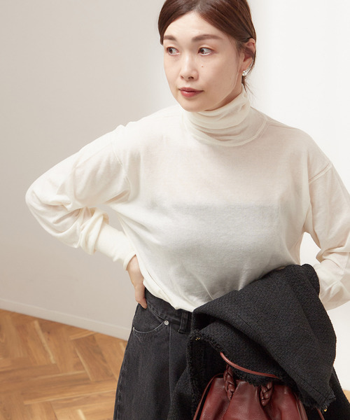 journal standard L'essage(ジャーナルスタンダードレサージュ)の「ソフトコットンタートルネックプルオーバー(ニット/セーター・レディース・キャメル/ホワイト/ブラック・FREE)」の2枚目の写真