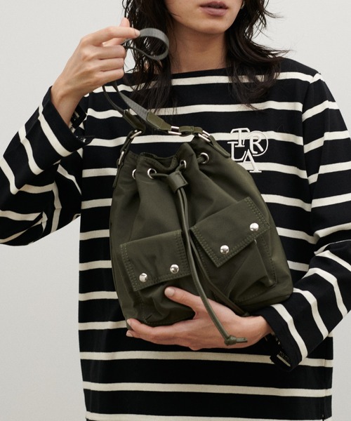 LARUTA（ラルータ）の「［Web限定］【LARUTA】ナイロン巾着バッグ（ショルダーバッグ・レディース・ブラック/カーキ・FREE）」の18枚目の写真