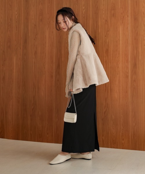 Bab（バブ）の「ラビット風ペプラムエコファーベスト（ベスト・レディース・グレイッシュベージュ/チャコールグレー/ベージュ・M）」の7枚目の写真