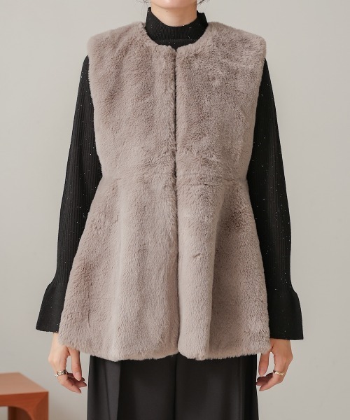 Bab（バブ）の「ラビット風ペプラムエコファーベスト（ベスト・レディース・グレイッシュベージュ/チャコールグレー/ベージュ・M）」の18枚目の写真