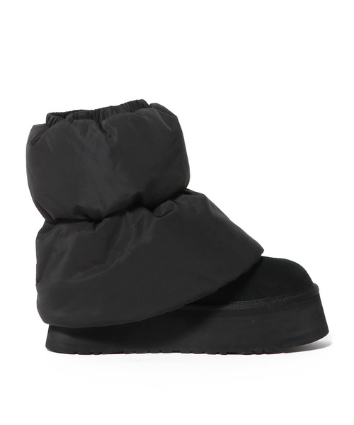 ESTNATION(エストネーション)の「UGG / クラシック ミニ ディッパー パファー ブーツ(ブーツ・レディース・ブラック・7/8/6)」の2枚目の写真