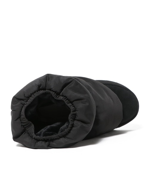 ESTNATION(エストネーション)の「UGG / クラシック ミニ ディッパー パファー ブーツ(ブーツ・レディース・ブラック・7/8/6)」の3枚目の写真