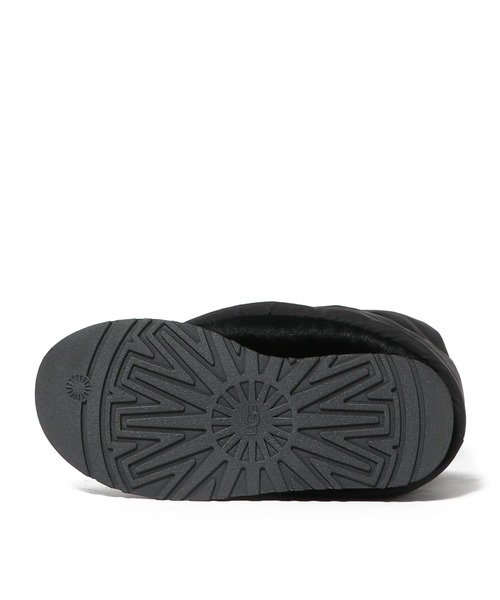 ESTNATION(エストネーション)の「UGG / クラシック ミニ ディッパー パファー ブーツ(ブーツ・レディース・ブラック・7/8/6)」の4枚目の写真
