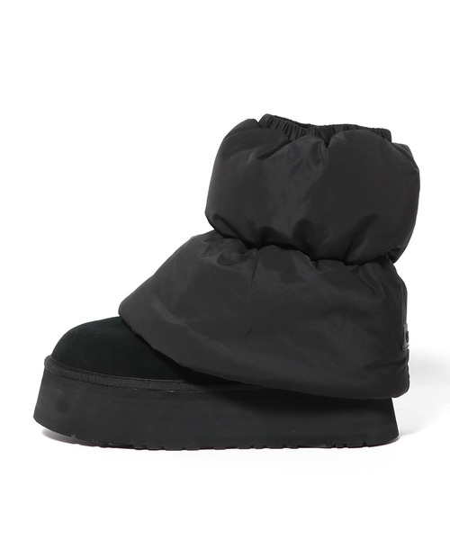 ESTNATION(エストネーション)の「UGG / クラシック ミニ ディッパー パファー ブーツ(ブーツ・レディース・ブラック・7/8/6)」の16枚目の写真