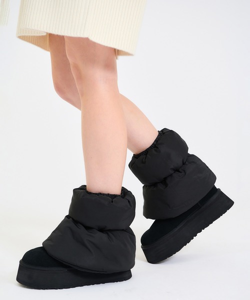ESTNATION(エストネーション)の「UGG / クラシック ミニ ディッパー パファー ブーツ(ブーツ・レディース・ブラック・7/8/6)」の9枚目の写真