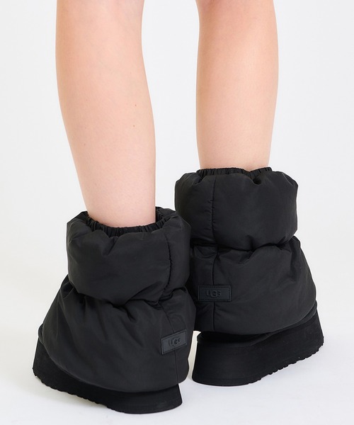 ESTNATION(エストネーション)の「UGG / クラシック ミニ ディッパー パファー ブーツ(ブーツ・レディース・ブラック・7/8/6)」の10枚目の写真