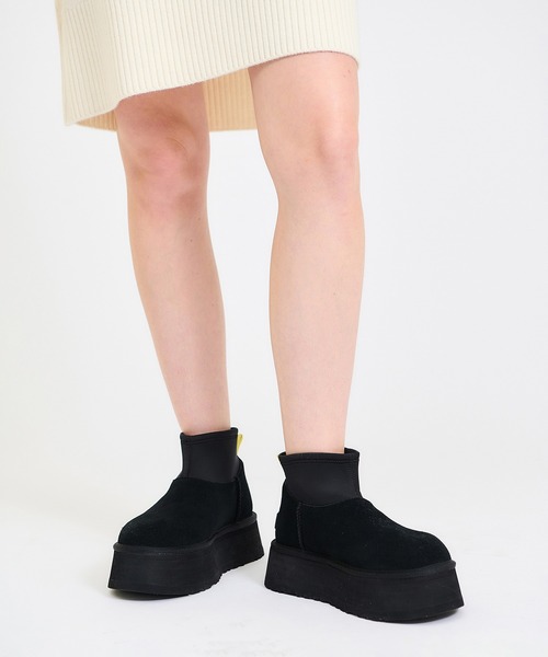 ESTNATION(エストネーション)の「UGG / クラシック ミニ ディッパー パファー ブーツ(ブーツ・レディース・ブラック・7/8/6)」の12枚目の写真