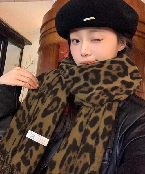 shopnikoniko（ショップニコニコ）の「マフラー レオパード柄 大判 ボリュームマフラー フリンジ（マフラー・レディース・グレー/イエロー・フリー）」の5枚目の写真