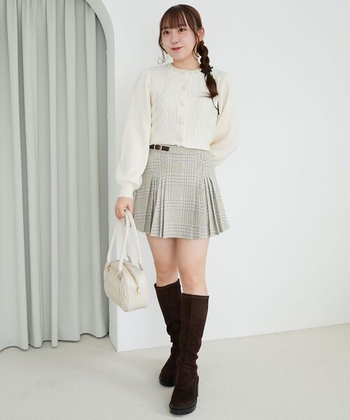 MAJESTIC LEGON（マジェスティックレゴン）の「パールケーブルカーディガン（カーディガン/ボレロ・レディース・アイボリー/レッド/チャコールグレー・MEDIUM）」の4枚目の写真