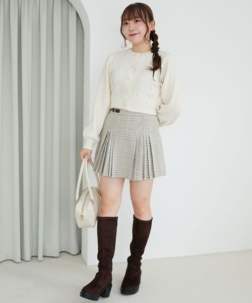 MAJESTIC LEGON（マジェスティックレゴン）の「パールケーブルカーディガン（カーディガン/ボレロ・レディース・アイボリー/レッド/チャコールグレー・MEDIUM）」の5枚目の写真