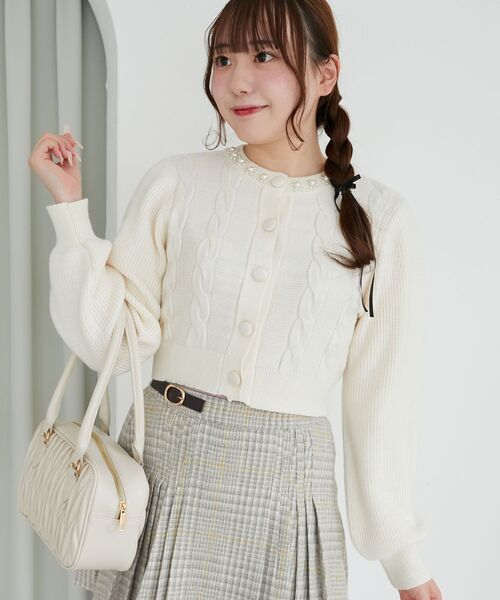 MAJESTIC LEGON（マジェスティックレゴン）の「パールケーブルカーディガン（カーディガン/ボレロ・レディース・アイボリー/レッド/チャコールグレー・MEDIUM）」の7枚目の写真