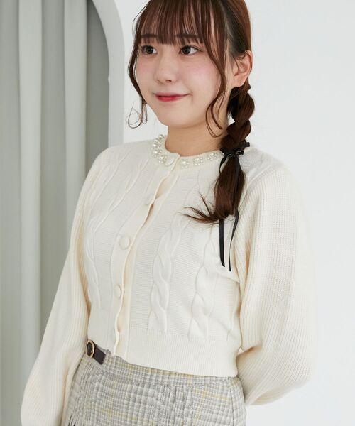 MAJESTIC LEGON（マジェスティックレゴン）の「パールケーブルカーディガン（カーディガン/ボレロ・レディース・アイボリー/レッド/チャコールグレー・MEDIUM）」の8枚目の写真