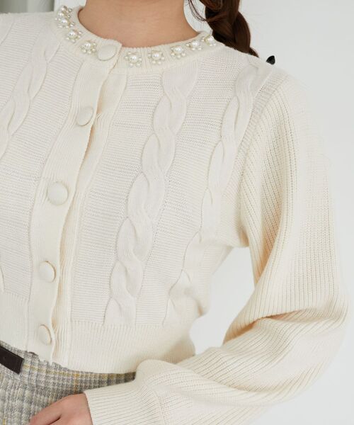 MAJESTIC LEGON（マジェスティックレゴン）の「パールケーブルカーディガン（カーディガン/ボレロ・レディース・アイボリー/レッド/チャコールグレー・MEDIUM）」の10枚目の写真