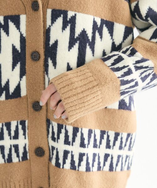 CRAFT STANDARD BOUTIQUE（クラフトスタンダードブティック）の「オルテガ柄ニットカーディガン（カーディガン/ボレロ・レディース・グリーン/サックスブルー/ベージュ/チャコールグレー・FREE）」の5枚目の写真