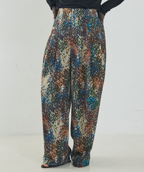 NOMINE(ノミネ)の「水彩アート ニュアンス柄 タックパンツ(その他パンツ・レディース・オレンジ/グリーン/グレイッシュブルー/その他1/その他2/その他3/その他・S/M)」の5枚目の写真