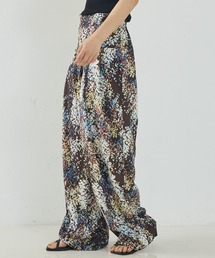 NOMINE（ノミネ）の「水彩アート ニュアンス柄 タックパンツ（その他パンツ）」