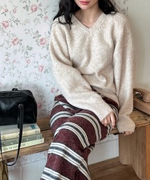 ふわふわウールVネックニット