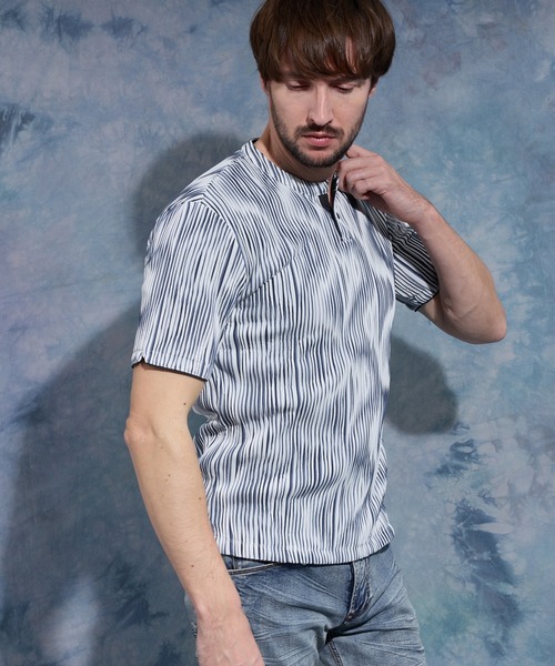 HIDEAWAYS NICOLE(ハイダウェイニコル)の「【WEB限定】ウェーブタックジャガードヘンリーネック半袖プルオーバー(Tシャツ/カットソー・メンズ・ブラック×グレー/ホワイト×ライトグレー/ホワイト×ピンク/ホワイト×ネイビー/ホワイト×グレー・LARGE/MEDIUM/X-LARGE)」の2枚目の写真