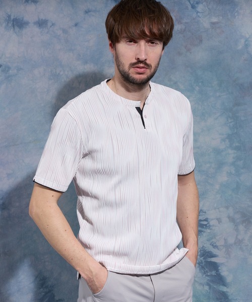 HIDEAWAYS NICOLE(ハイダウェイニコル)の「【WEB限定】ウェーブタックジャガードヘンリーネック半袖プルオーバー(Tシャツ/カットソー・メンズ・ブラック×グレー/ホワイト×ライトグレー/ホワイト×ピンク/ホワイト×ネイビー/ホワイト×グレー・LARGE/MEDIUM/X-LARGE)」の3枚目の写真