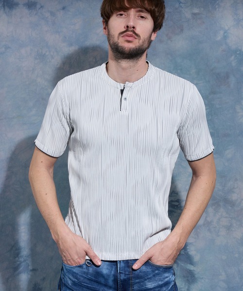 HIDEAWAYS NICOLE(ハイダウェイニコル)の「【WEB限定】ウェーブタックジャガードヘンリーネック半袖プルオーバー(Tシャツ/カットソー・メンズ・ブラック×グレー/ホワイト×ライトグレー/ホワイト×ピンク/ホワイト×ネイビー/ホワイト×グレー・LARGE/MEDIUM/X-LARGE)」の4枚目の写真