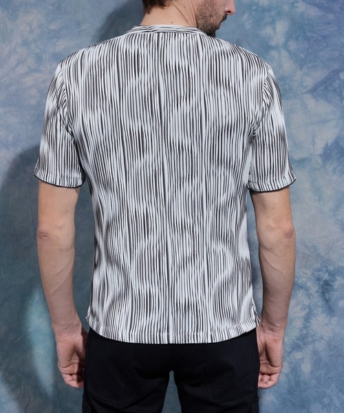 HIDEAWAYS NICOLE(ハイダウェイニコル)の「【WEB限定】ウェーブタックジャガードヘンリーネック半袖プルオーバー(Tシャツ/カットソー・メンズ・ブラック×グレー/ホワイト×ライトグレー/ホワイト×ピンク/ホワイト×ネイビー/ホワイト×グレー・LARGE/MEDIUM/X-LARGE)」の17枚目の写真